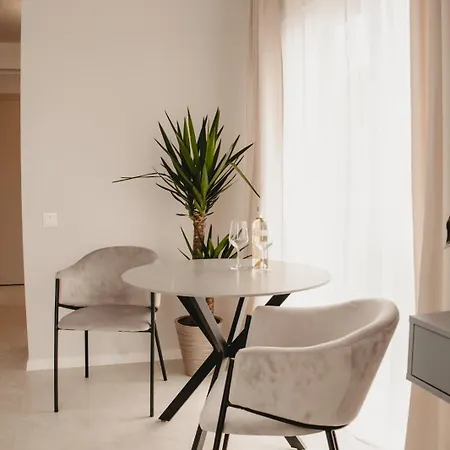 Apartment White House Iris Napoca - 2 - Parcare Gratuita, Self Check In 24h, Aeroport 15 Minute ! Cluj-Napoca