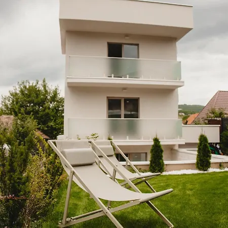 Apartment White House Iris Napoca - 2 - Parcare Gratuita, Self Check In 24h, Aeroport 15 Minute !